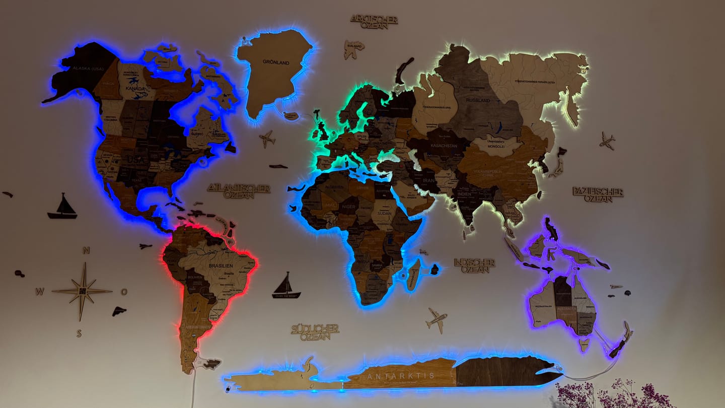 Customer photo review of 3D LED Wooden World Map 2.0 (with acrylic background)