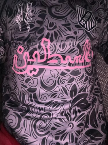Customer photo review of T-shirt noir
