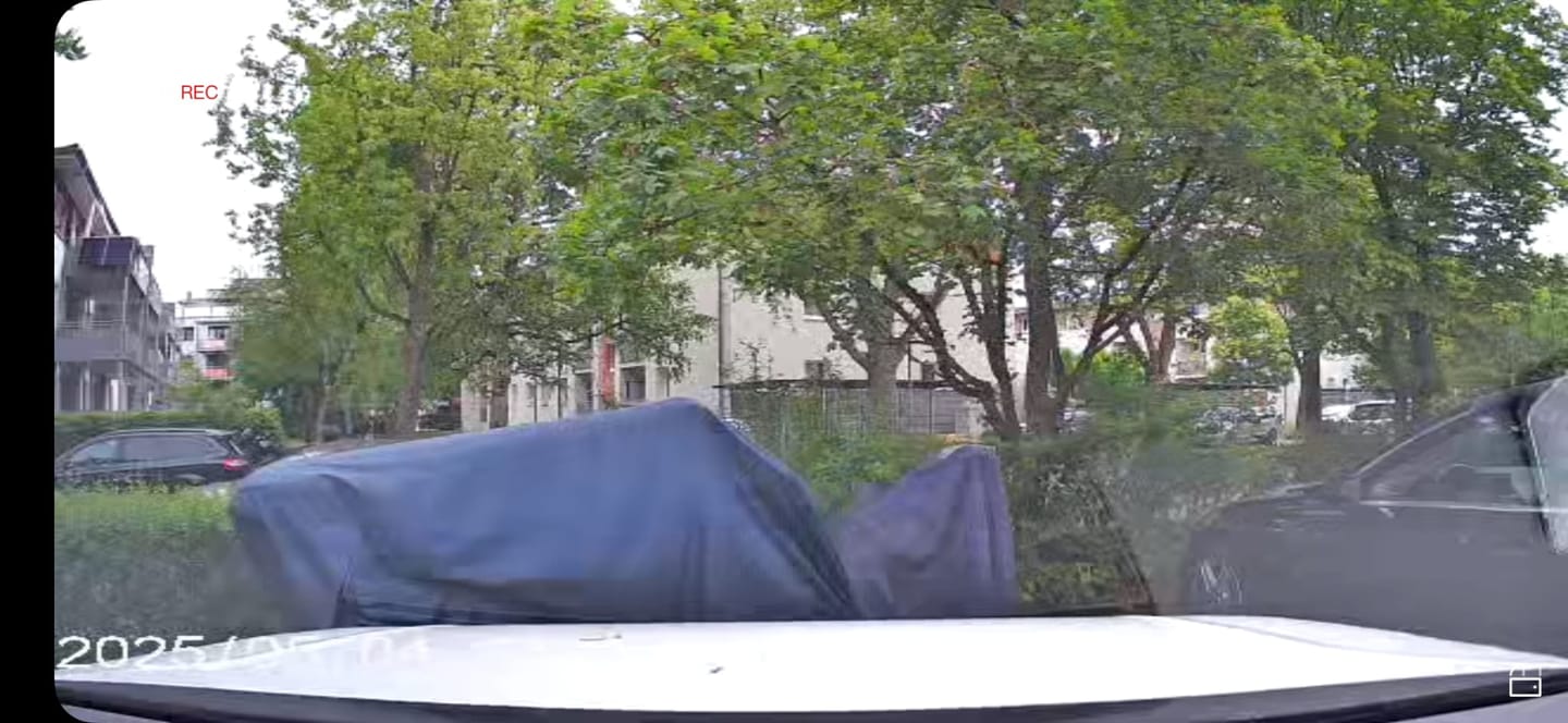 Customer photo review of 4K Dashcam mit 3,94" Bildschirm / Vorne & hinten / Autokamera mit 170° Weitwinkelansicht / Nachtsicht / Parküberwachung / G-Sensor