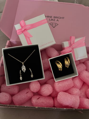 Customer photo review of Kyla Ohrstecker | 18K vergoldet