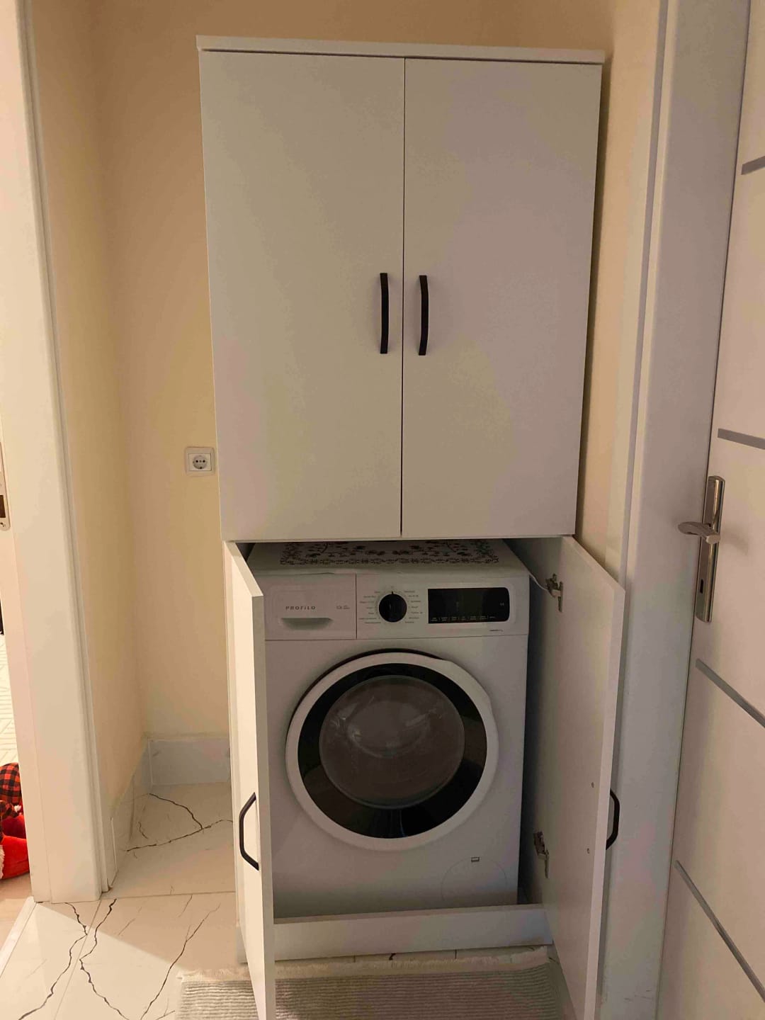 Customer photo review of Rani KD109 Çamaşır Makinesi Dolabı 4 Kapaklı 2 Raflı Banyo Dolabı Beyaz