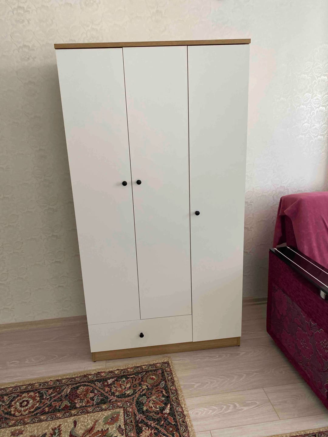 Customer photo review of Rani BA117 Gardırop Elbise Dolabı 3 Kapaklı 1 Çekmeceli 6 Raflı 1 Askılı Sepet Ceviz - Beyaz
