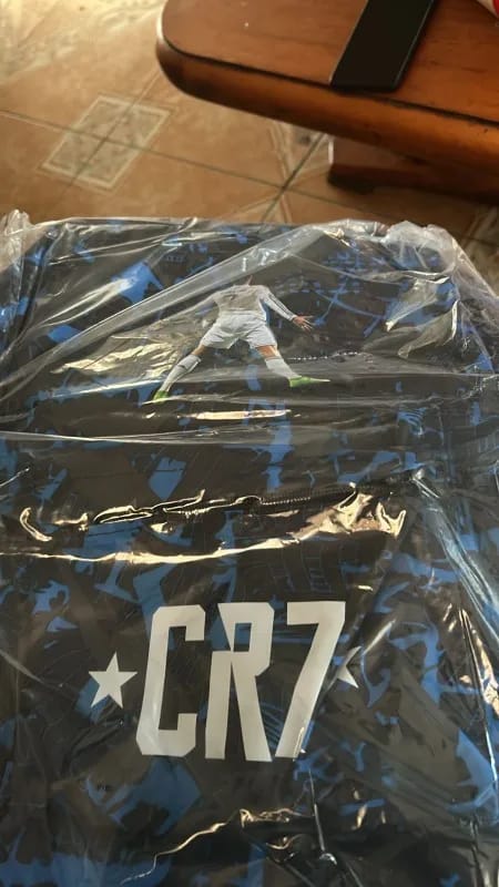 Customer photo review of Mochila Estojo e Bolsa do CR7