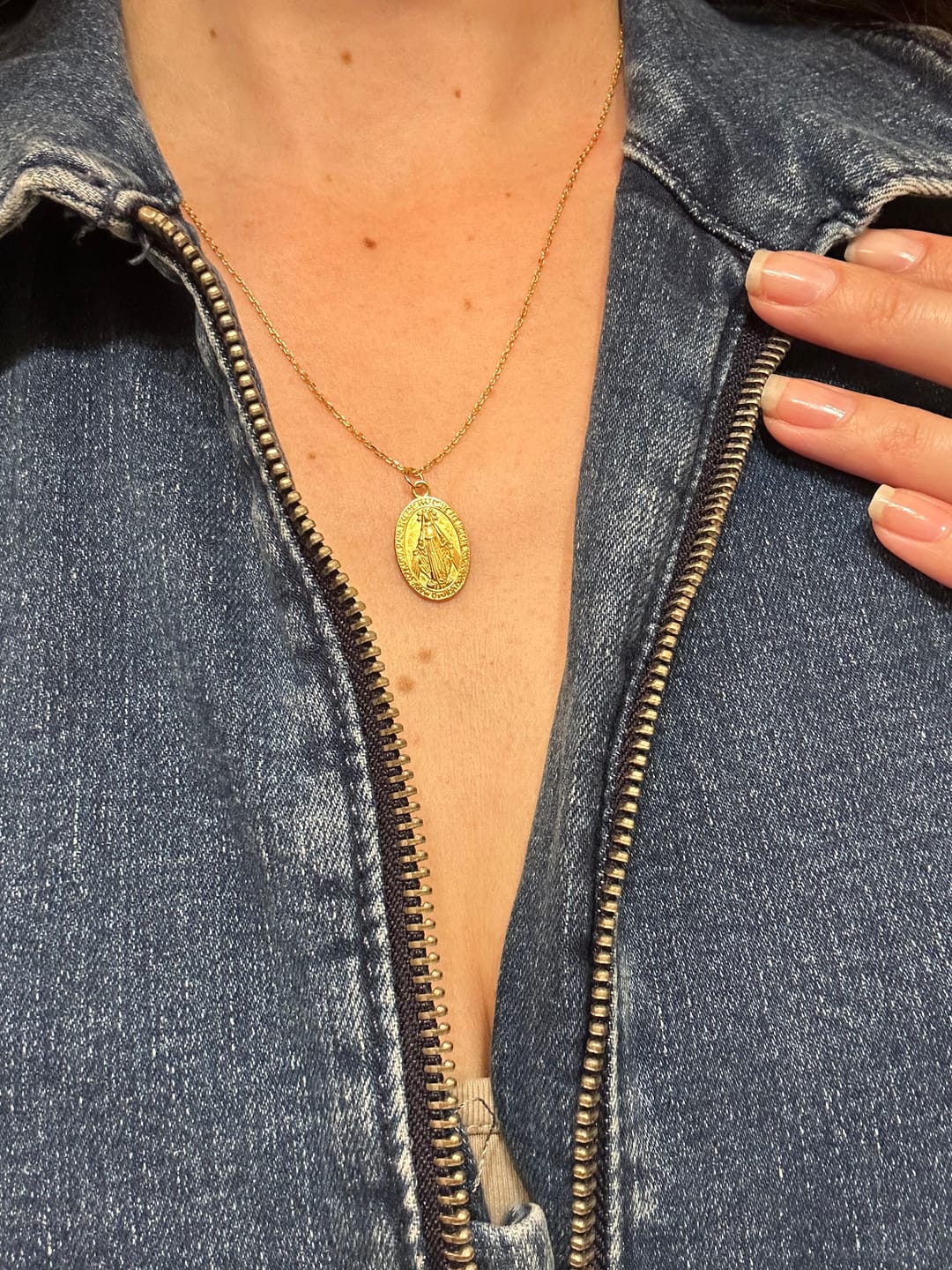 Customer photo review of Collar Virgen María