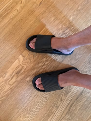 Customer photo review of Orthopädischer Hausschuh Cloudly™