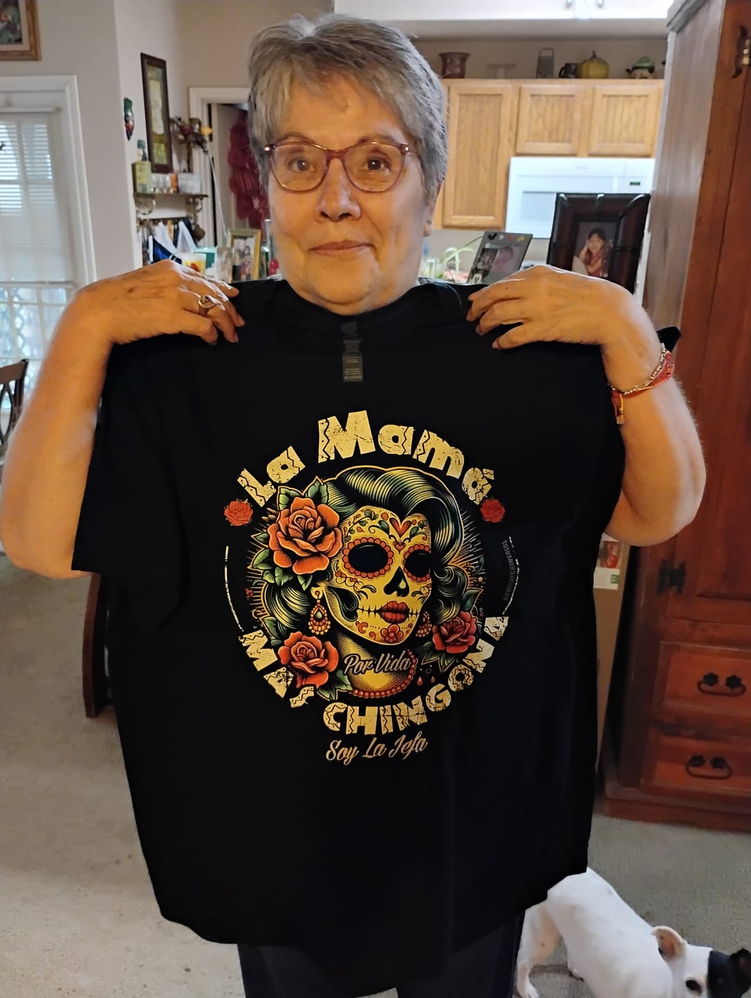 Customer photo review of La Mamá Mas Chingona OG T-Shirt