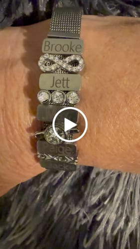 Customer video review of Mesh charm xoxo silver
