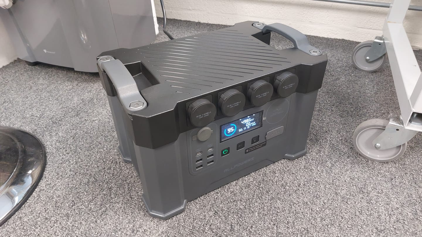 Customer photo review of ALLPOWERS Solar Generator Kit 2400W (S2000 Pro + SP037 400W Solar Panel)