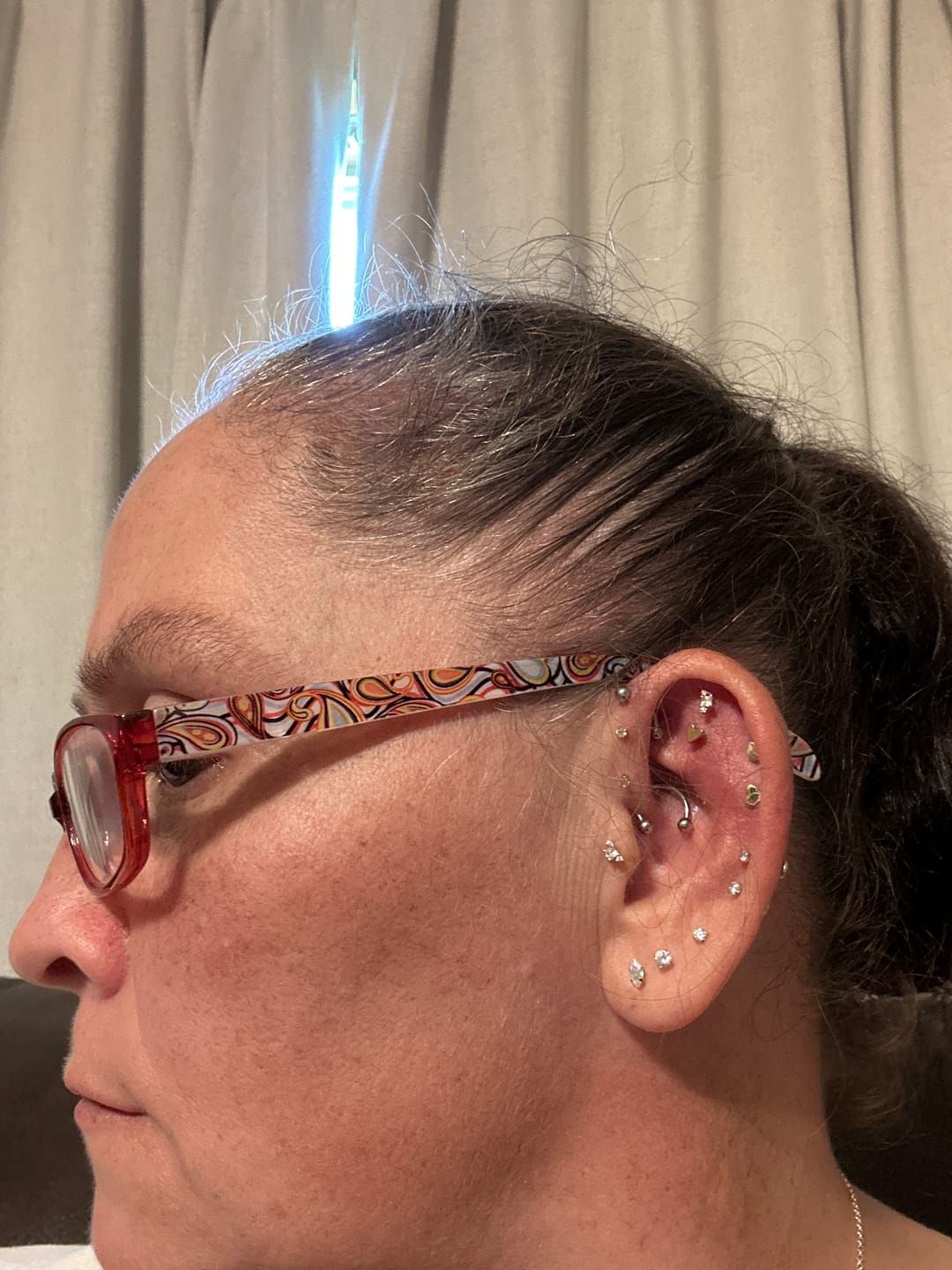 Customer photo review of Solitaire Threadless Cartilage Stud