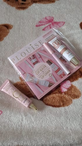 Customer photo review of P.Louise Kiss And Tell Magazine May & June Addition