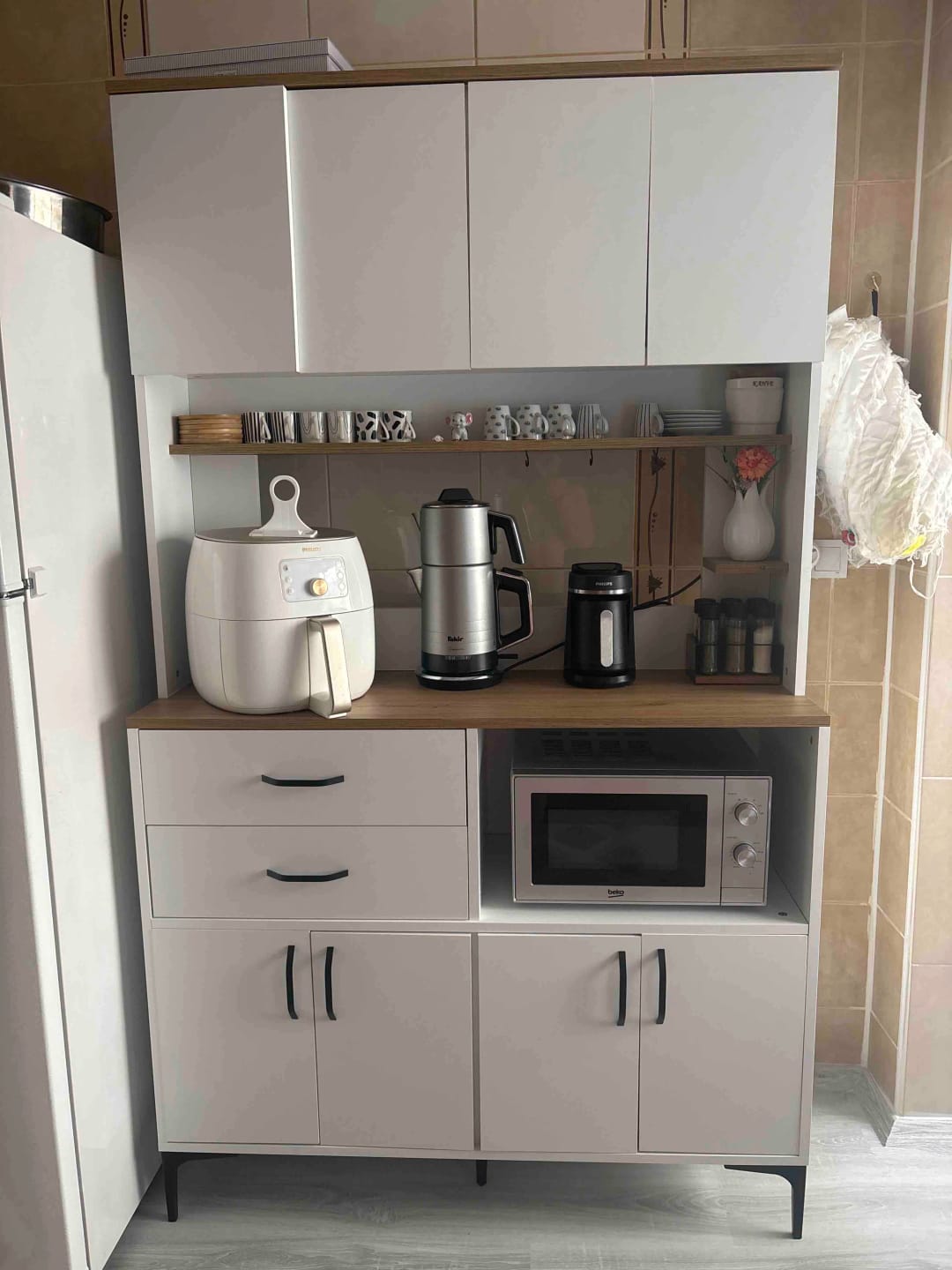 Customer photo review of Rani JE179 Çok Amaçlı Dolap 8 Kapaklı 2 Çekmeceli Kiler Mutfak Dolabı Beyaz - Sepet Ceviz