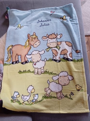 Customer photo review of Bauernhof Tiermotiv Babydecke mit Namen bestickt 75x100cm
