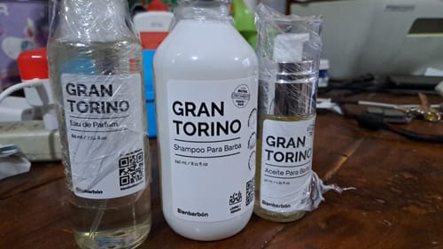 Customer photo review of Aceite y Shampoo Para Barba + Eau De Parfum · Paquete De 3 Piezas