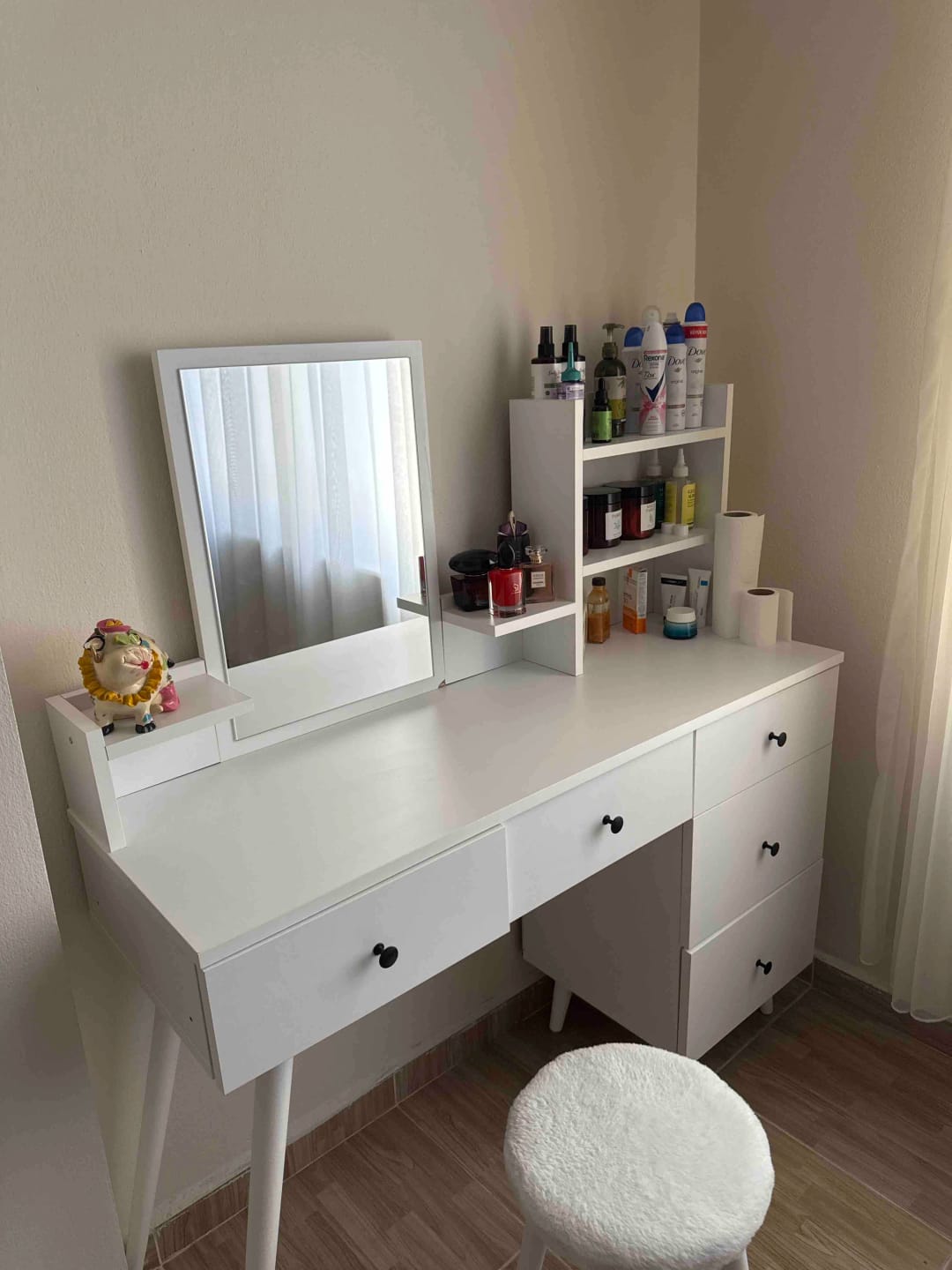 Customer photo review of Rani BJ101 Makyaj Tuvalet Masası 5 Çekmeceli Raflı Aynalı Takı Düzenleyici Puf Takım Beyaz