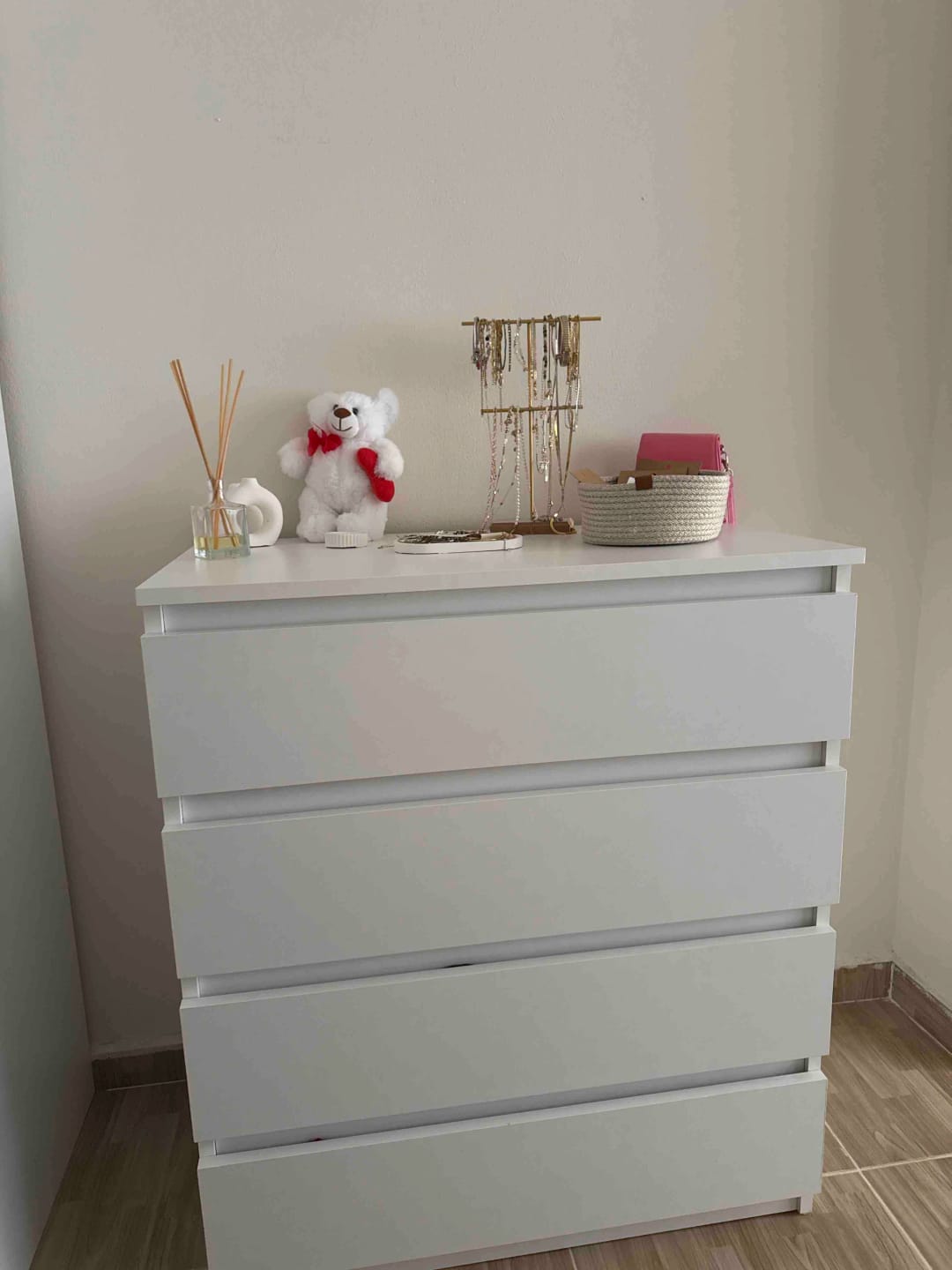 Customer photo review of Rani BE102 Şifonyer 4 Çekmeceli Yatak Odası Bebek Odası Beyaz 91 x 80 Cm