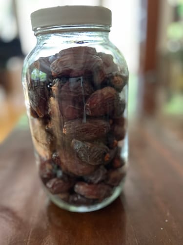 Customer photo review of Organic Premium Medjool Dates Box