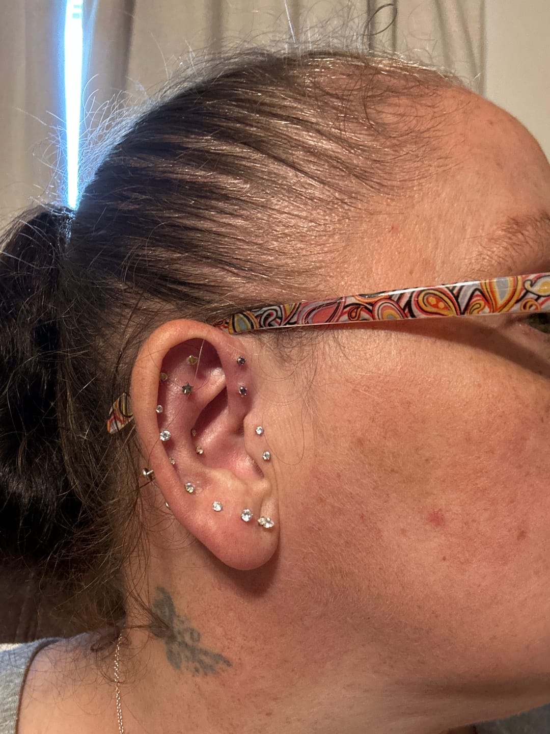Customer photo review of Solitaire Crystal Cartilage Stud - Threadless