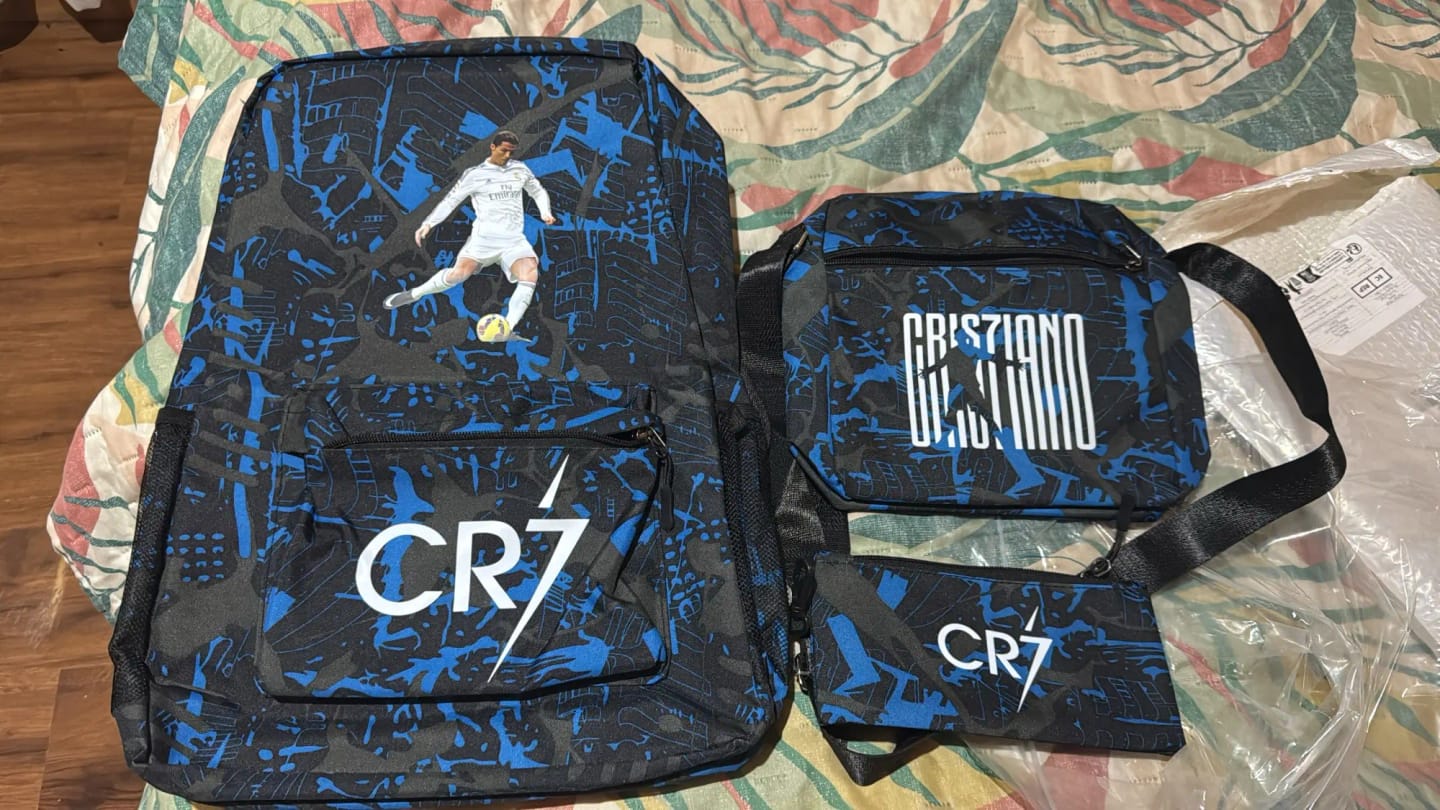 Customer photo review of Mochila Estojo e Bolsa do CR7