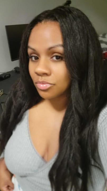 Customer photo review of MORE FACE Pre-bleached Kinky Straight Wear Go Glueless Wig 7x5 Pre-cut HD Lace Pre-plucked