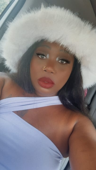 Customer photo review of MORE FACE Pre-bleached Kinky Straight Wear Go Glueless Wig 7x5 Pre-cut HD Lace Pre-plucked
