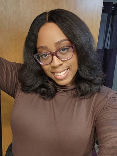 Customer photo review of CurlyMe Pre-bleached Kinky Straight Hair Wear Go Glueless Wig 7x5 Pre-cut HD Lace Pre-plucked