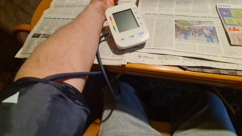 Customer photo review of Tensiomètre bras entièrement automatique avec écran digital / Brassard confortable et fonction mémoire / Mesure de la tension artérielle et du rythme cardiaque