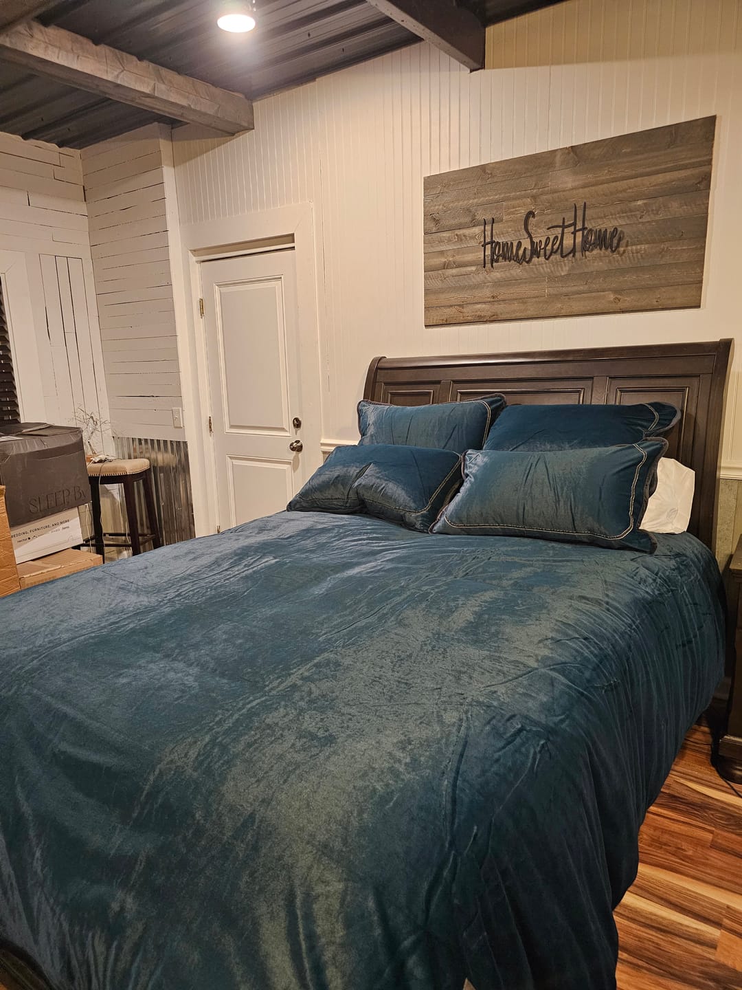 Customer photo review of The Velós Fine Velvet Bedding Set