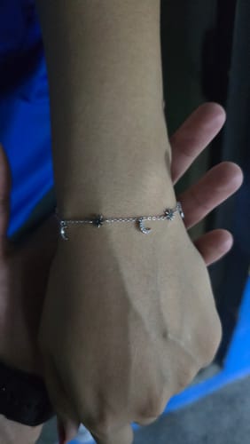 Customer photo review of Pulsera Luna y Estrella Colgantes Con Zirconias
