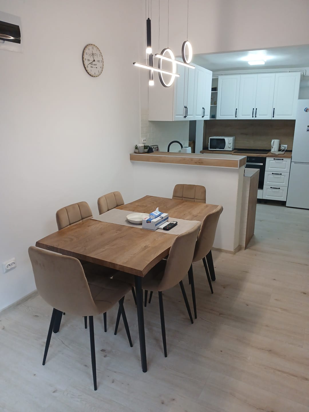 Customer photo review of Masa extensibila DICKSON, stejar natural/negru, 150/210x90x75 cm