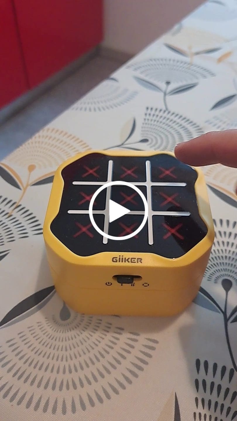 Customer video review of GiiKER Tic-Tac-Toe Bolt