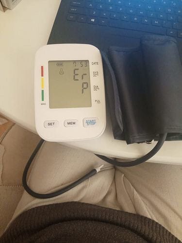 Customer photo review of Tensiomètre bras entièrement automatique avec écran digital / Brassard confortable et fonction mémoire / Mesure de la tension artérielle et du rythme cardiaque