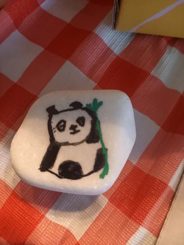 Customer photo review of 12/15 Stuks Santorini Schilderstenen 3-8 cm 1,5 KG Happy Stones + QR Codes voor de App