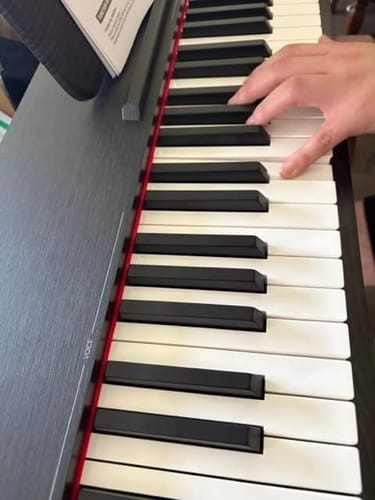 Customer photo review of Donner OURA™ S100 88-Key Graded Hammer Action Weighted Digital Piano