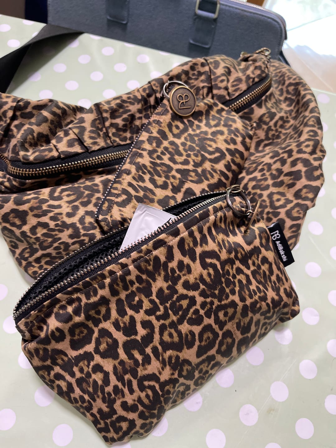 Customer photo review of תיק דרכונים מיטל