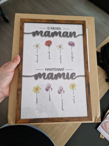 Customer photo review of D'abord maman, maintenant mamie - Poster personnalisé avec prénoms et fleurs