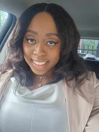 Customer photo review of CurlyMe Pre-bleached Kinky Straight Hair Wear Go Glueless Wig 7x5 Pre-cut HD Lace Pre-plucked