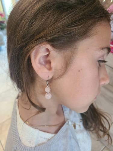 Customer photo review of Boucles d'oreilles pendantes doubles perles de quartz rose