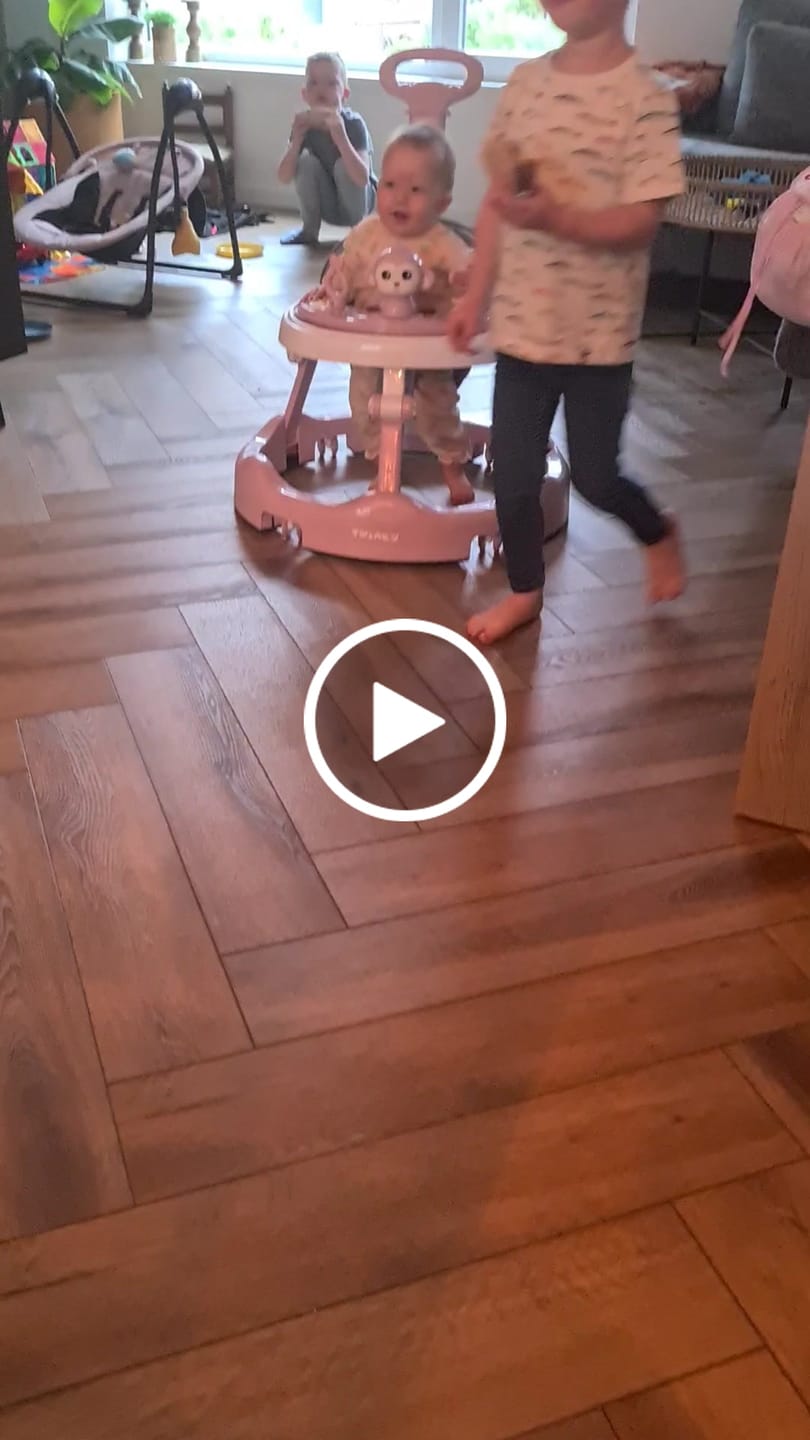 Customer video review of Twinky Loopstoel Baby - Roze