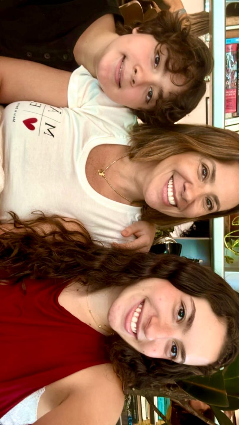 Customer photo review of Camiseta Personalizada MÃE MINIMALISTA - BRANCA - Algodão 100%