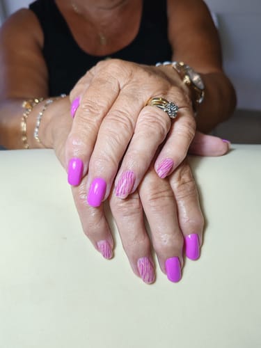 Customer photo review of Esmalte Semipermanente Studios - Naïve | Didier Lab - 8 ml