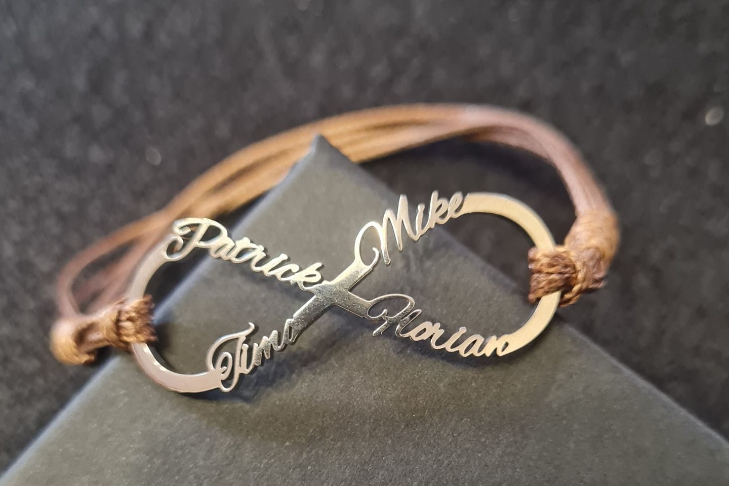 Customer photo review of LOANYA Pulsera con el signo del infinito