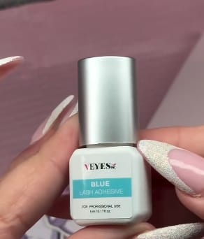 Customer photo review of Multi Color Lash Glue