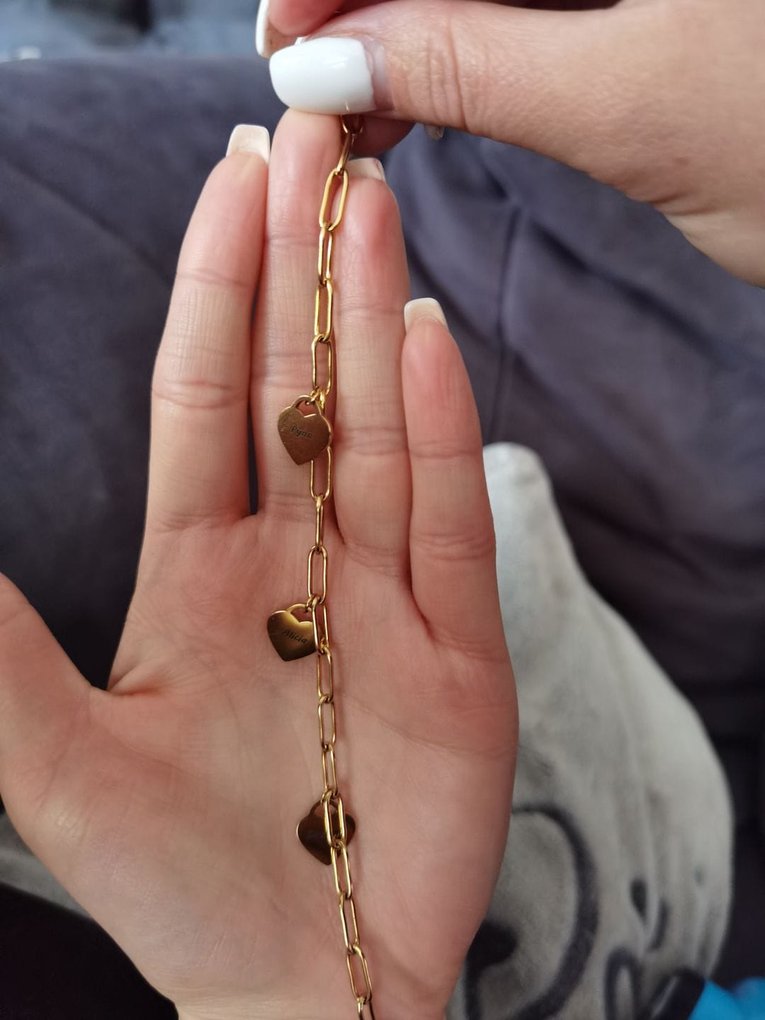 Customer photo review of Bracelet avec pendentifs cœur personnalisés