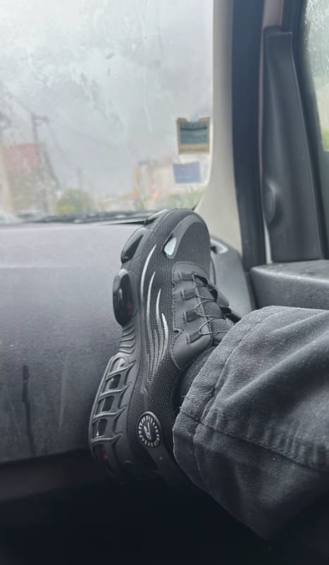 Customer photo review of Chaussures de Sécurité Ultra-Résistantes Premium