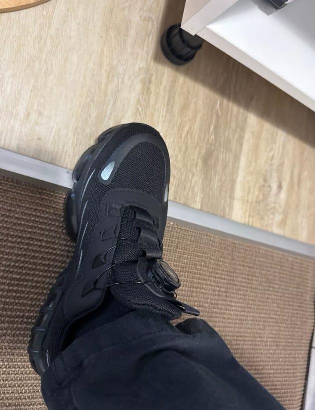 Customer photo review of Chaussures de Sécurité Ultra-Résistantes Premium
