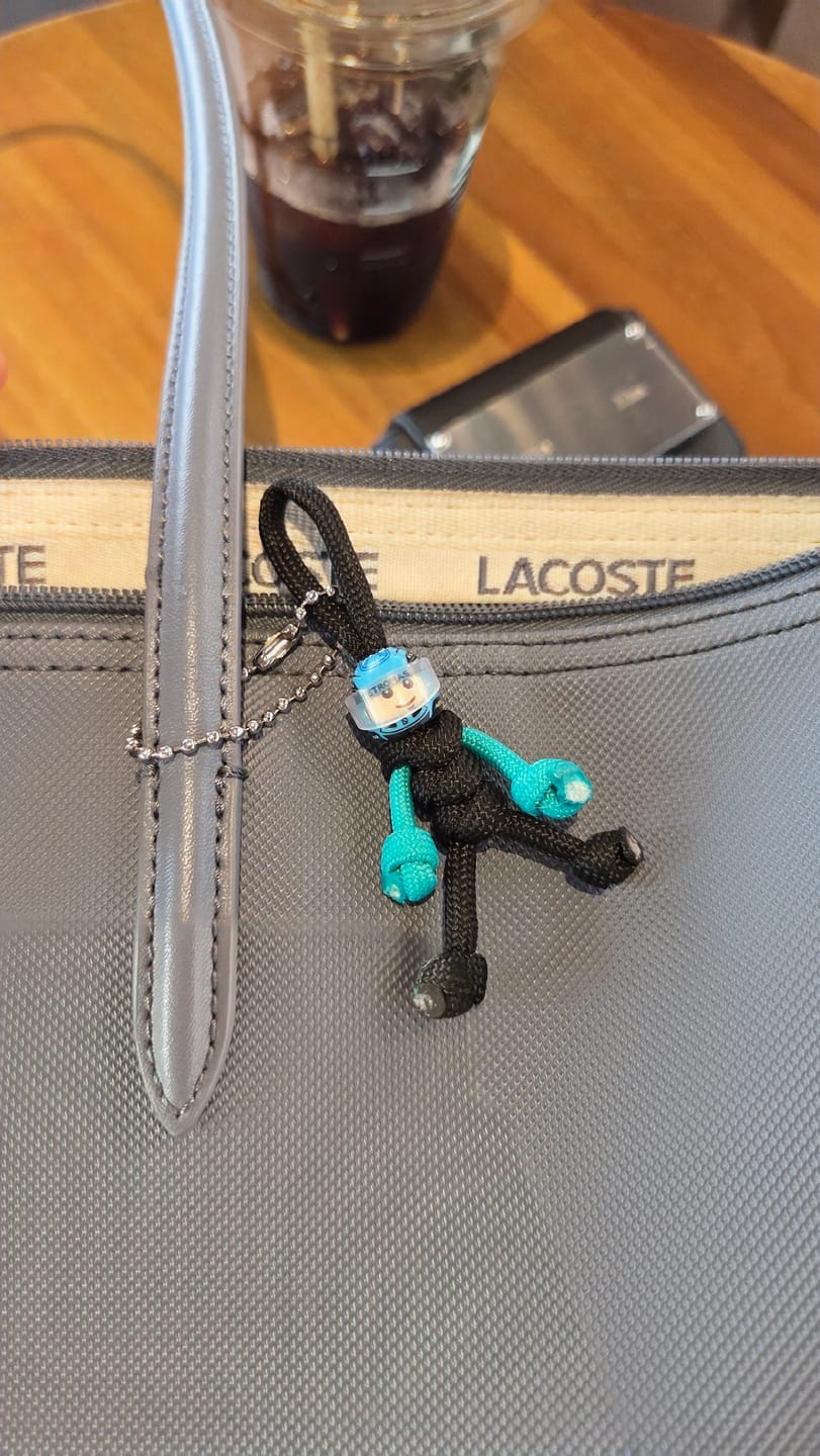 Customer photo review of Limited Edition George Russell Racing Paracord Buddy Keychain
