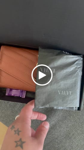 Customer video review of Anja Geldbörse