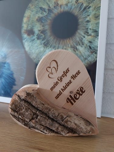 undefined review of personalisiertes Holzherz mit Rinde 15cm - mit Gravur zur Hochzeit image 1 out of 1