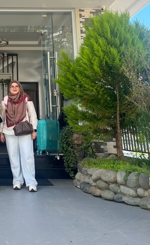 Customer photo review of Bertamu Square (Ruby)