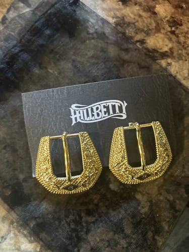 Customer photo review of Buckle Betty Mini (Gold)